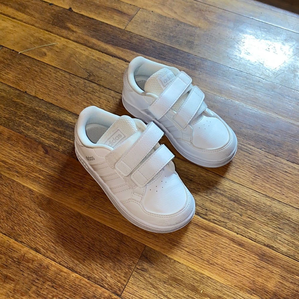 Kids Adidas gently worn size 8K